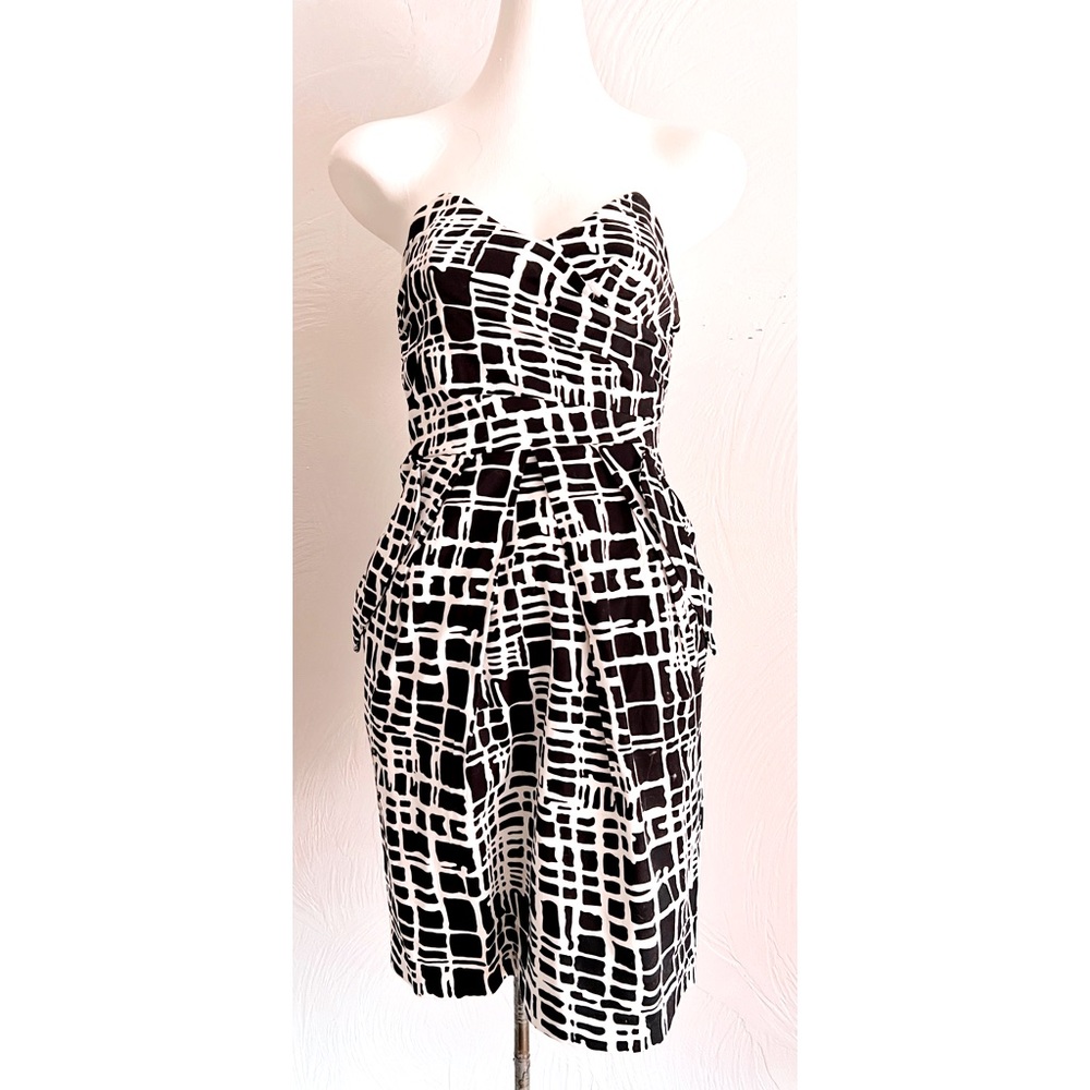 Moving sale EUC Snap Strapless Fitted Faux Wrap Dress Pockets & Darting Size 5